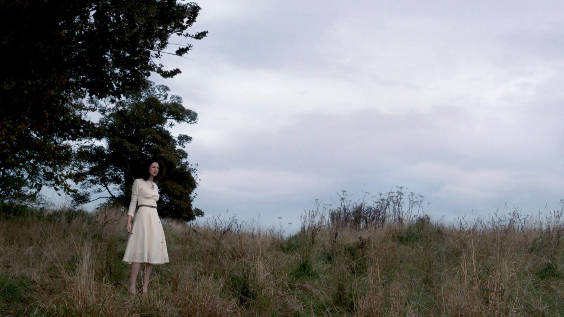 Affiche outlander ecosse craigh na dun libelulle noir et blanc claire sassenach fraser feerique miss perles - Un grand marché